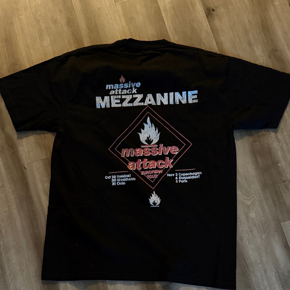 Massive Attack Mezzanine Graphic Tee - Black NWOT - Picture 3 of 3